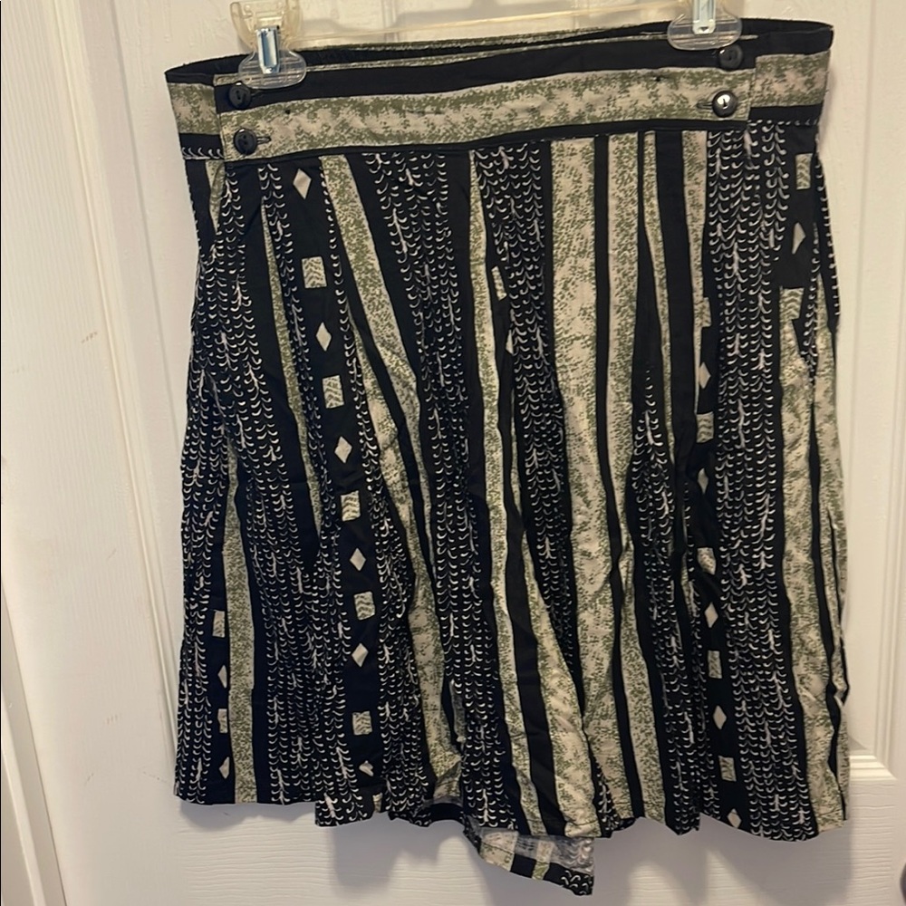 Entourage Stylish Black and Cream Women's Shorts